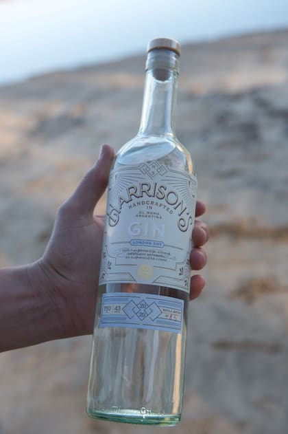 Botella del gin que comercializan los hermanos Areco