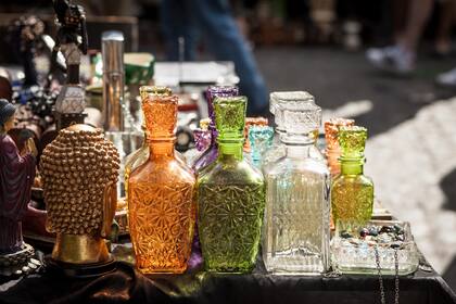 Botellas antiguas en el Mercado de El Rastro en La Latina