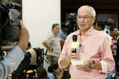 Botero dejó su alto cargo en la señal Caracol para cubrir el conflicto con las FARC.