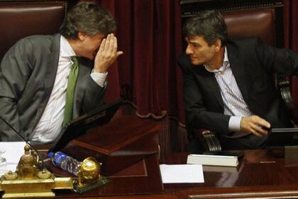 Amado Boudou, acompañado por Juan Zabaleta en una sesión del Senado