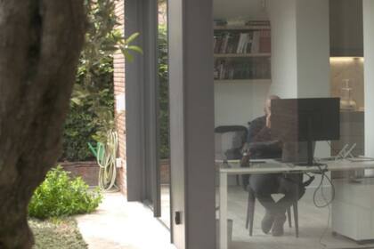 Boufarhat trabaja desde una propiedad rentada en Barcelona, España