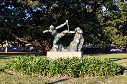 Bourdelle es un escultor nacido a fines del siglo XIX, discípulo de Auguste Rodin y maestro de Alberto Giacometti