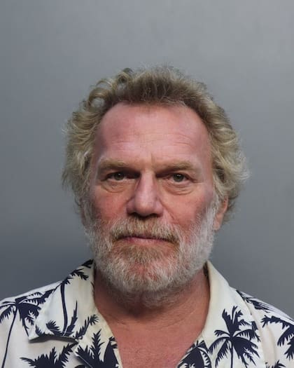 Bourn poseía un historial delictivo que se remonta a 2004 en Anchorage, Alaska, donde fue condenado por secuestro y abuso sexual de un menor