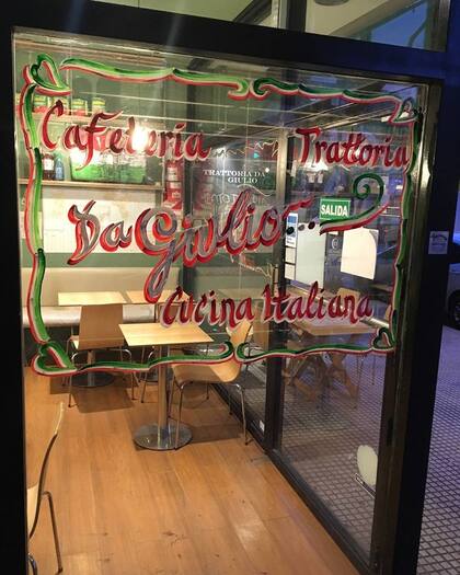 Boutique y súper cálida, en La Trattoria te atiende el propio Giulio