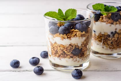 Bowl de yogurt con avena y, para coronar, arándanos