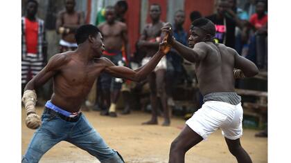 Las luchas se realizan con público y la tradición incluye jugosas apuestas