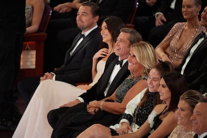 Brad Pitt junto a Cynthia Pett-Dante, la mujer que eligió como acompañante para los premios Oscar 2020