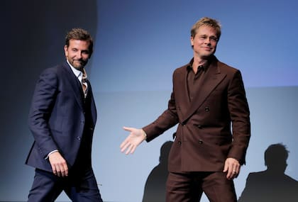 Brad Pitt le entregó un premio a Bradley Cooper en el Festival de Cine de Santa Barbara 