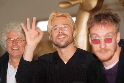 Brad Pitt junto al director del film, Jean Jacques Annaud, (izq.) y al actor David Thewlis (der.)