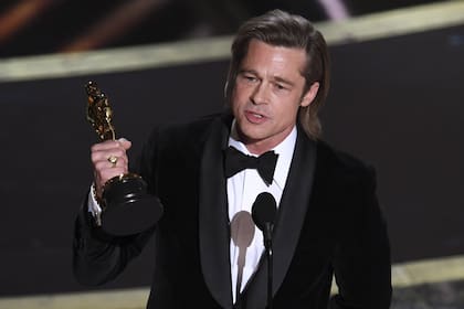 Brad Pitt recibe el Oscar en 2020 y, según un médico cirujano, se hizo un "retoque"