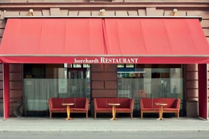 El restaurante Borchardt, ubicado cerca del lujoso hotel Regent, es el lugar predilecto elegido por políticos, hombres de negocios y celebridades