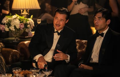 Brad Pitt y Diego Calva en Babylon