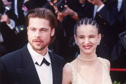 Brad Pitt y Juliette Lewis en 1992, en la red carpet de los premios Oscar