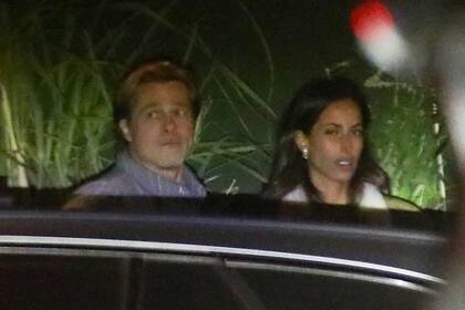Brad Pitt y su nueva novia, Inés de Ramón fueron capturados a la salida de una velada romántica con motivo de su cumpleaños número 59.  
