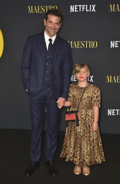 Bradley Cooper con su hija Lea