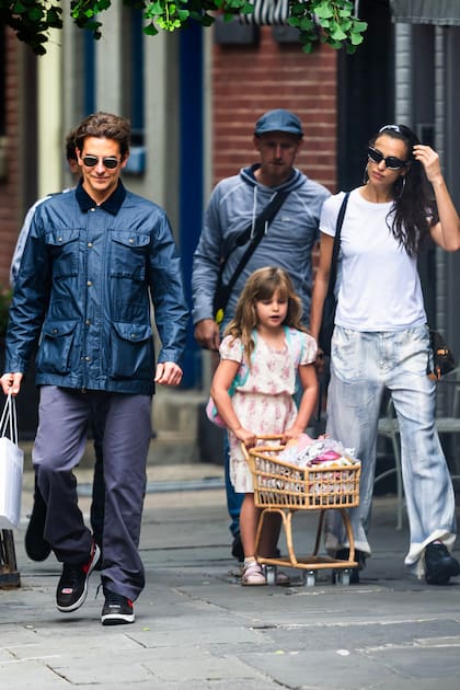 Bradley Cooper e Irina Shayk junto a su hija Lea