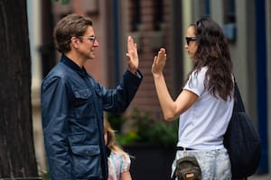 Del abrazo y la complicidad de Bradley Cooper e Irina Shayk a los mimos de Harrison Ford y Calista Flockhart en la alfombra roja