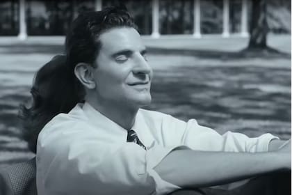 Bradley Cooper retrata la relación de Bernstein con su esposa Felicia Montealegre con esmero, compromiso y mucha concentración en los detalles más valiosos.