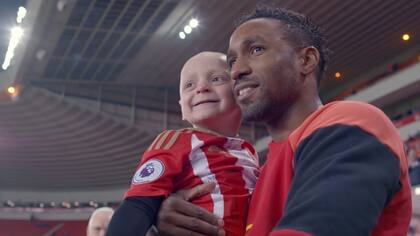 Bradley, en brazos de Jermain Defoe