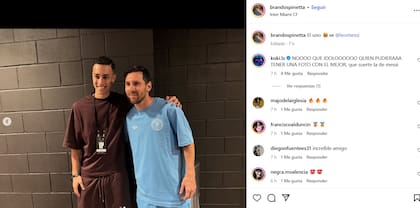 Brado, hijo de Dante, también posó junto al futbolista