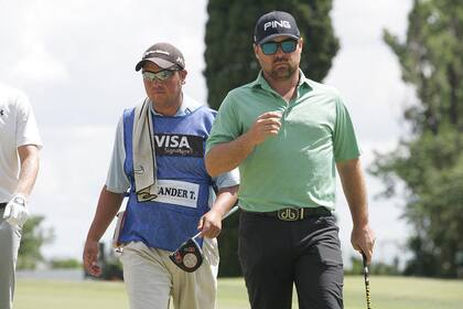 Brady Schnell quedó como único líder