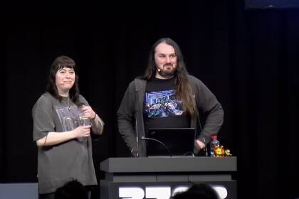 Braelynn Luedtke y Dennis Giese son los expertos que alertaron sobre la vulnerabilidad presente en las aspiradoras robot