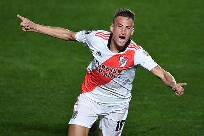 Braian Romero festeja el primero de los dos goles que le marcó a Argentinos en la victoria de River 2-0, por la Libertadores