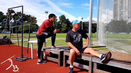 Braian Toledo con Kari, su entrenador finés, dueño de más de 25 medallas mundiales y olímpicas