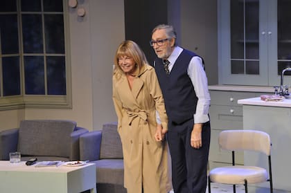 Brandoni y Soledad Silveyra en la obra "¿Quién es quién?"