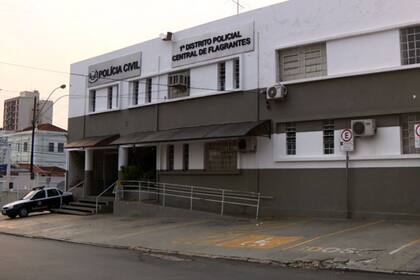 El informe de la autopsia de la Policía Judicial de San Pablo indicó que el anciano había muerto 12 horas antes de ser llevado hasta la sucursal bancaria