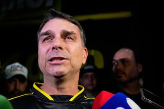 Brasil: Bolsonaro dice que tuvo "alucinaciones" y trató de abrir su monitoreo de tobillo
