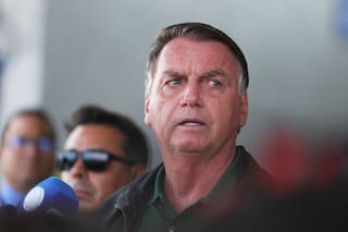 Brasil: bolsonaro internado tras amanecer con vómitos y escalofríos