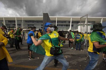 Las violentas protestas de los brasileños que no reconocieron el triunfo en las urnas de Lula