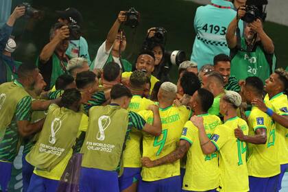 Brazil's players celebrate their team's first goal during the Qatar 2022 World Cup Group G football match between Brazil and Switzerland at Stadium 974 in Doha on November 28, 2022. (Photo by Adrian DENNIS / AFP)