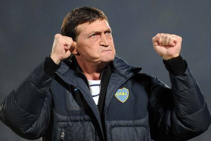 Brazos en alto para Falcioni; el DT celebró así la clasificación