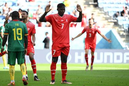Breel Embolo anotó el único gol de Suiza ante Camerún que le dio la victoria al equipo europeo