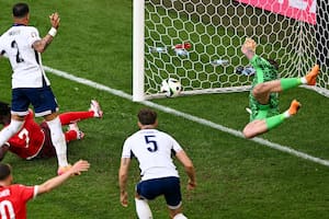Inglaterra y Suiza despertaron de golpe, están 1-1 y juegan el alargue