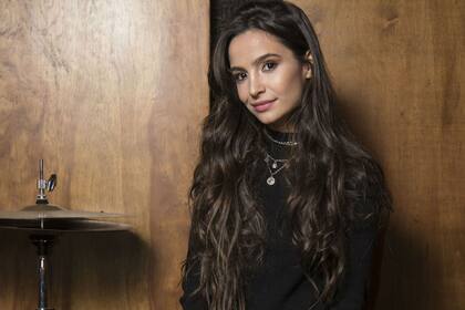 Brenda cuenta que siempre escribió canciones, sólo que le faltaba encarar la producción de un álbum, algo que hizo ahora de manera independiente y con un grupo de músicos