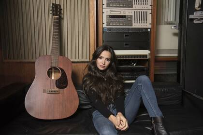 Fanática de Charly García, Brenda no podía creer que su ídolo estuviera dispuesto a grabar una canción con ella: "Es lo más cerquita a Beethoven que tenemos"