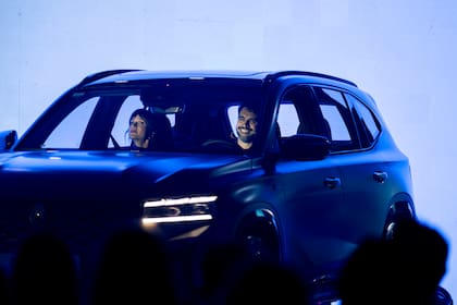 Brenda Gandini y Gonzalo Heredia, embajadores de la marca, fueron los conductores del gran evento lanzamiento.