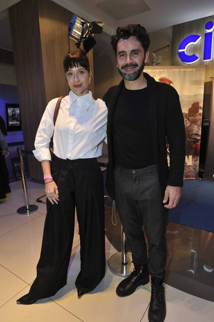 Brenda Gandini y Gonzalo Heredia tampoco quisieron perderse el preestreno de Miss Carbón. "Todos deberían verla para entender un poco más la lucha contra los prejuicios y la lucha de toda una comunidad que sigue en 2025 peleando más que nunca", comentó la actriz