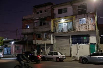 Brenda vive en el mismo edificio que su padre, sus tíos y sus primos, en el centro de San Miguel