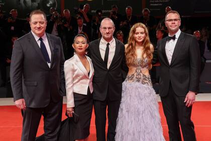 Brendan Fraser, Hong Chau, director Darren Aronofsky, Sadie Sink and Samuel D. Hunter pose for photographers upon arrival at the premiere of the film 'The Whale' during the 79th edition of the Venice Film Festival in Venice, Italy, Sunday, Sept. 4, 2022. (Photo by Vianney Le Caer/Invision/AP)