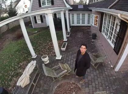 Brett Flores, el okupa ilegal, filmado por una cámara de seguridad