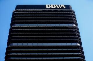 BREVE-BBVA lanzará un programa de recompra de acciones de hasta 3.960 millones de euros