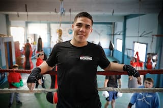 Barría las calles de La Matanza y esta noche pelea para convertirse en leyenda del boxeo