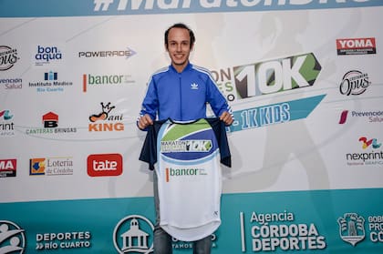 Brian Burgos vive de sus sponsors, una beca municipal y los premios que obtiene en las carreras de calle