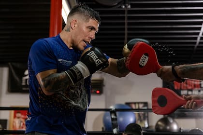 Brian Castaño se lesionó mientras se preparaba para pelear en septiembre