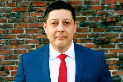 Brian Hofer, director de Secure Justice, advirtió sobre la falta de advertencias en los sitios web de los programas y señaló que los datos podrían ser accedidos por el ICE sin el conocimiento de los usuarios