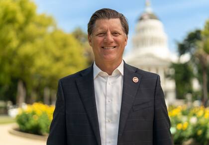 Brian Jones, autor del proyecto para modificar las normativas de cooperación con ICE